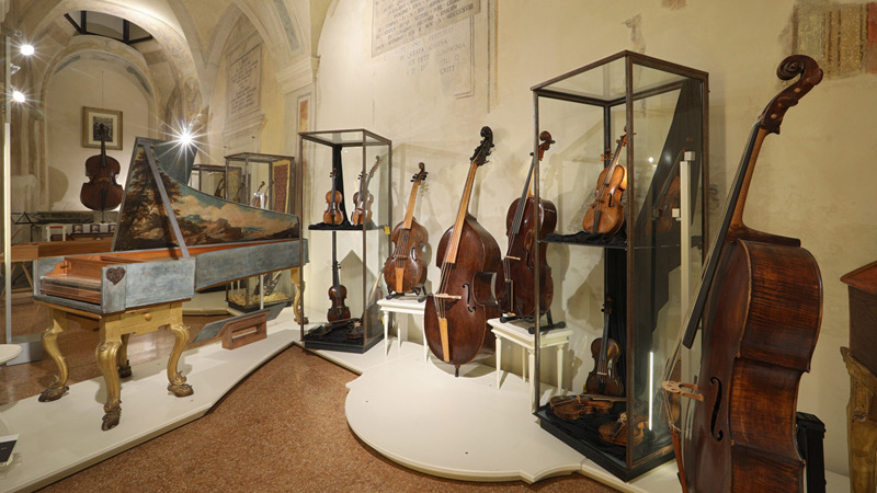 Still alive. La più grande collezione al mondo di strumenti antichi ad arco in mostra a San Colombano