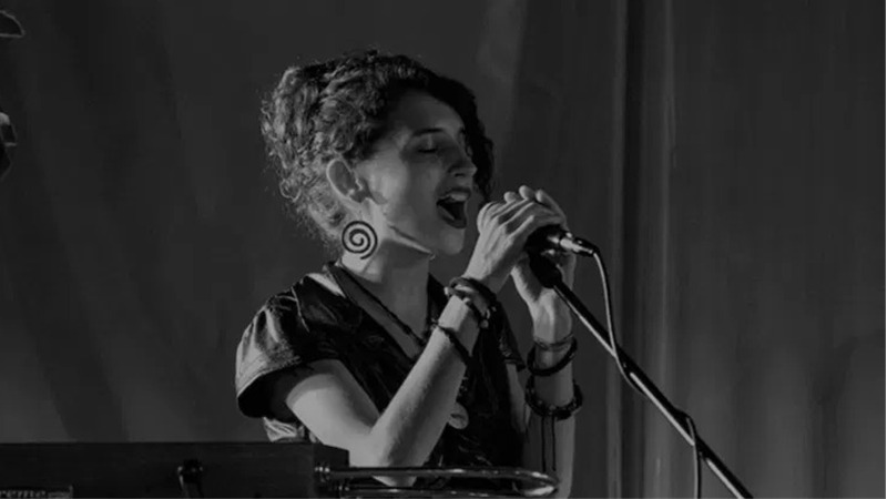 Appuntamento online con la polistrumentista e cantante Valeria Sturba che presenterà "Voices"