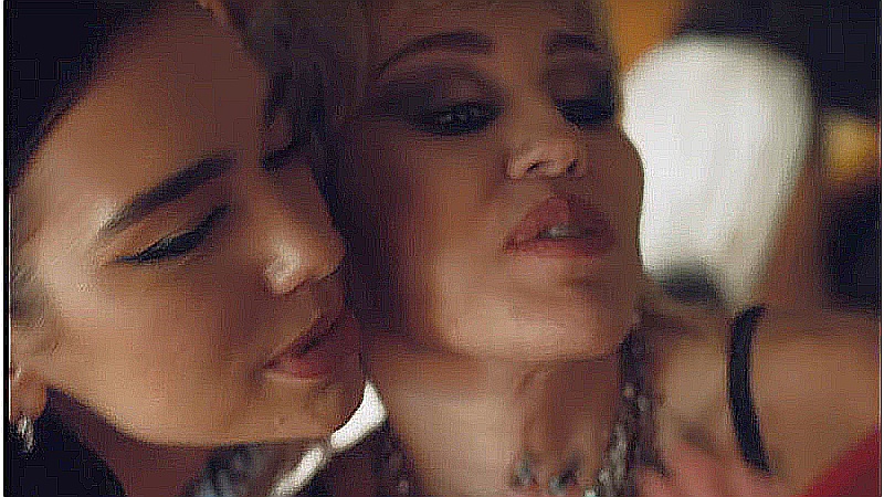 L'inedito duetto Miley Cyrus-Dua Lipa per il singolo "Prisoner