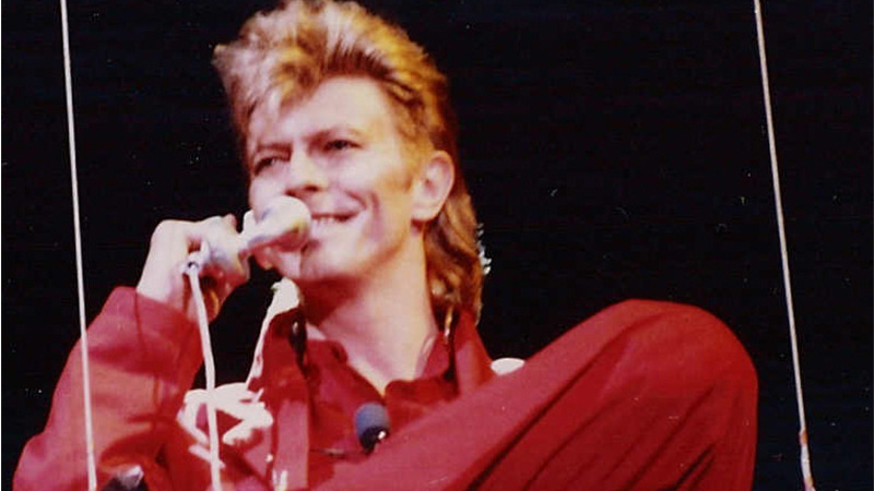 Il 10 gennaio 2016 ci lasciava David Bowie. A lui Ezio Guaitamacchi dedica un capitolo del suo nuovo libro