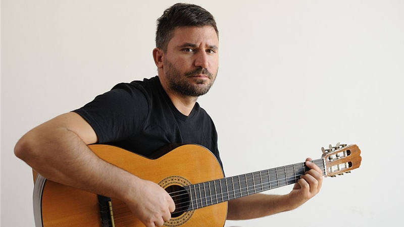 "Grazie Turing": il nuovo album solo guitar del chitarrista Renato Caruso